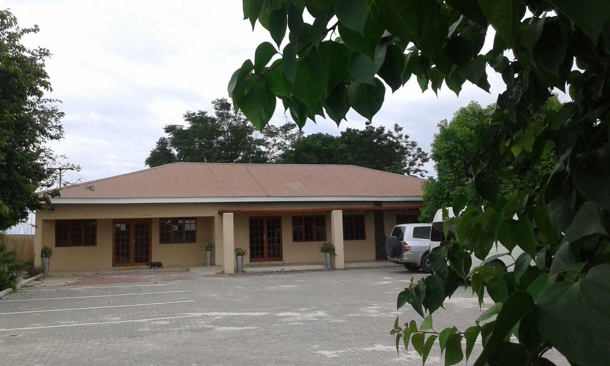 Larissa Hotel Maun Zewnętrze zdjęcie