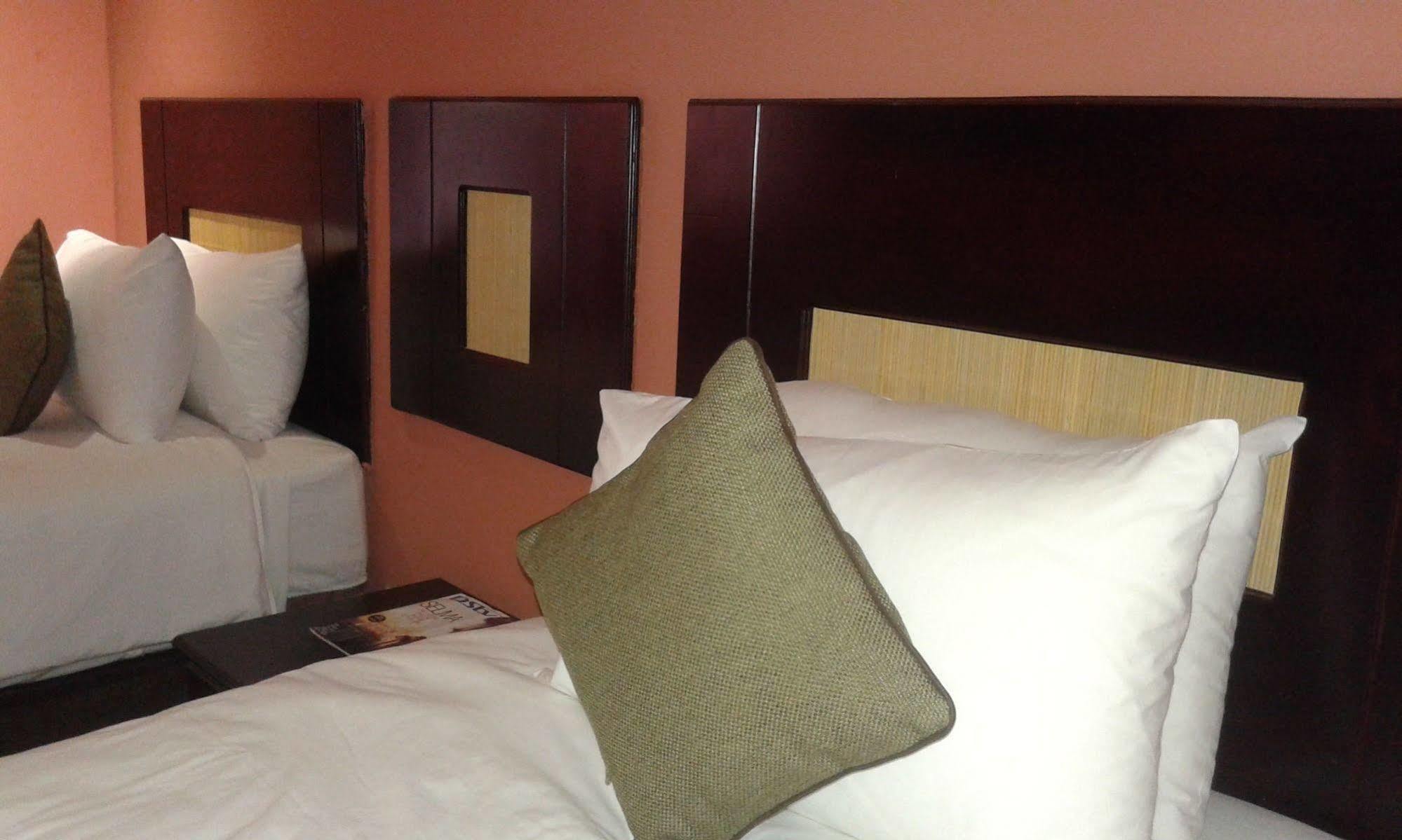 Larissa Hotel Maun Zewnętrze zdjęcie
