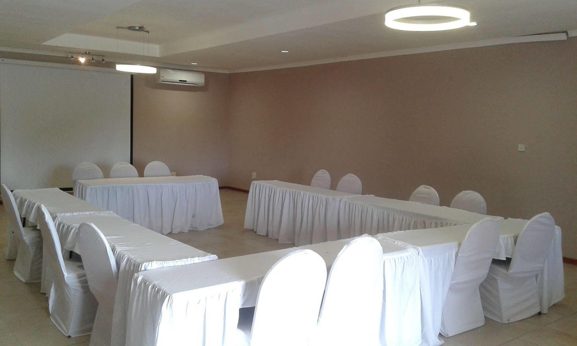 Larissa Hotel Maun Zewnętrze zdjęcie